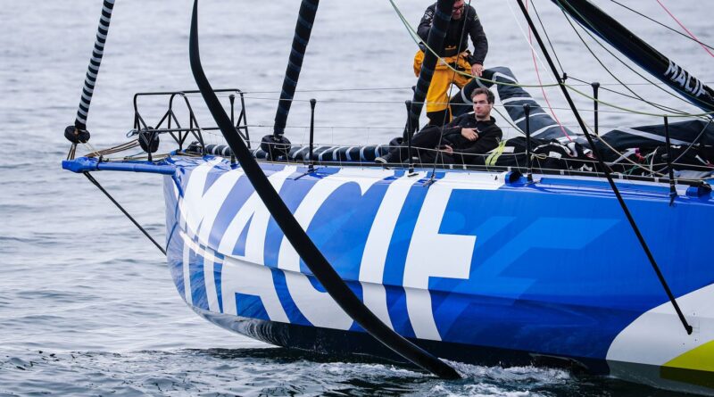 Vendée Globe : Charlie Dalin en tête devant Sébastien Simon