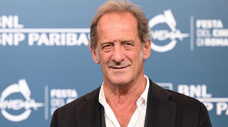 Vincent Lindon est complètement déconnecté… Denitsa profite d’une première sortie avec bébé…