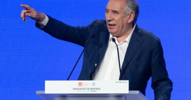 Avec François Bayrou, Emmanuel Macron a-t-il trouvé un Premier ministre capable de durer plus de trois mois ?