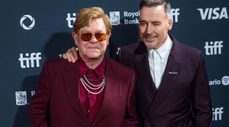 Avoir changé de nom a plongé Elton John dans la dépression