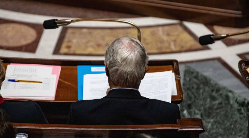 Budget 2025 : « C’est compliqué ici, hein ? »… Michel Barnier renversé par la gauche et le RN