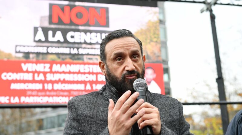 C8 écartée de la TNT : Cyril Hanouna participe à une manifestation devant l’Arcom pour défendre sa chaîne