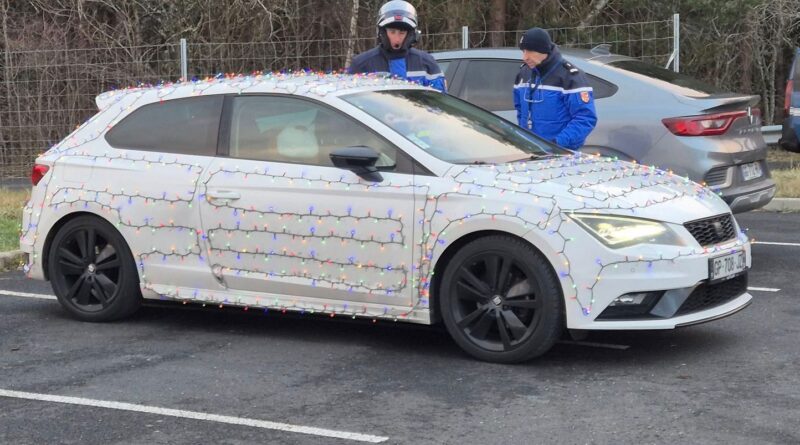 Cantal : Sa voiture décorée de guirlandes lumineuses, il roule à plus de 200 km/h sur l’autoroute