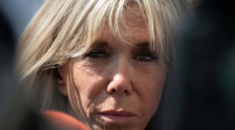 C'est quoi cette affaire qui oppose Brigitte Macron à Zoé Sagan ?