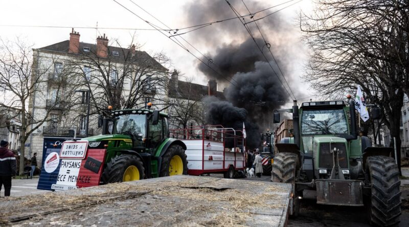 Colère des agriculteurs : Non, les manifestants ne veulent pas « bloquer » Paris, juste passer une tête, assurent-ils