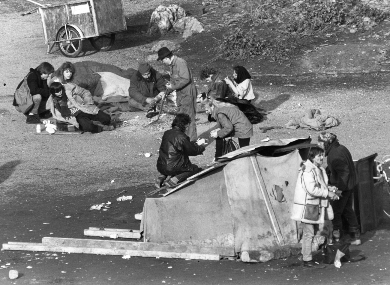 Scène ouverte de la drogue dans le parc Platzspitz à Zurich, photographiée en juin 1990