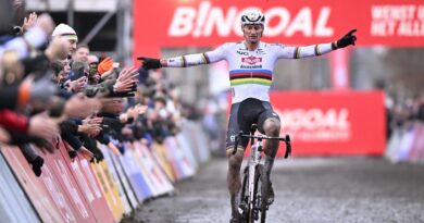 Cyclo-cross : Mathieu van der Poel déboule sur une course dans une Lamborghini à 265.000 euros