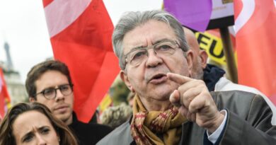 Cyclone à Mayotte : Jean-Luc Mélenchon dénonce « le mépris de classe qui a tué »