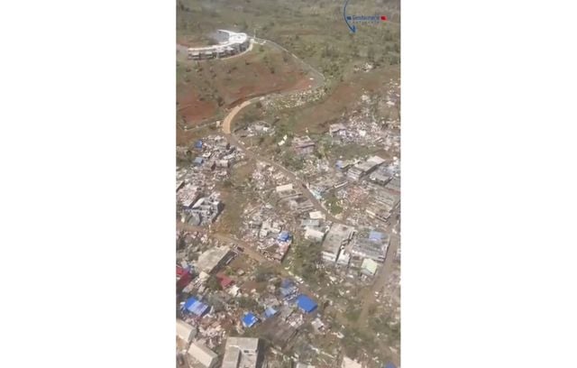 Cette image tirée d’une vidéo diffusée par la gendarmerie nationale montre les dégâts massifs causés par le cyclone Chido sur le territoire français de Mayotte, le dimanche 15 décembre 2024.