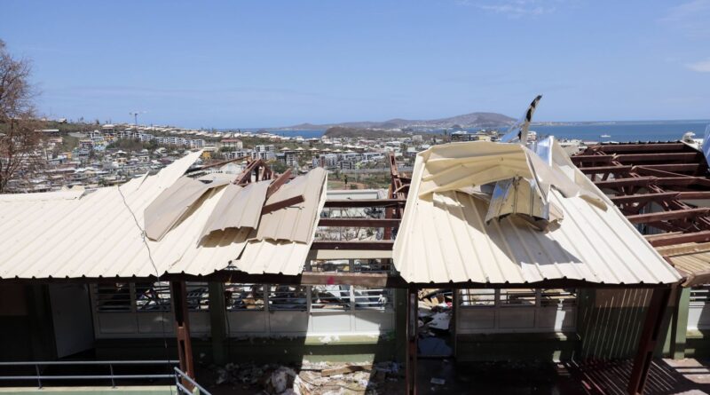 Cyclone à Mayotte : « Où est l’armée ? Qu’est-ce qu’ils font ? », les élus mahorais ne voient pas l’aide arriver