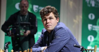 Echecs : Sanctionné pour avoir porté des jeans, la légende Magnus Carlsen décide de quitter les Mondiaux