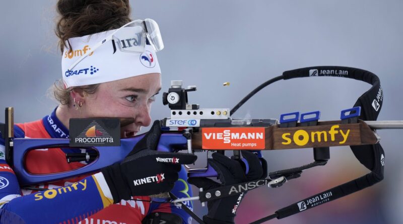 EN DIRECT Biathlon : La chasse au dossard jaune continue pour Lou Jeanmonnot… Suivez le sprint du Grand-Bornand avec nous