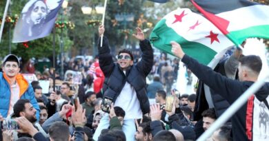 EN DIRECT Chute de Bachar al-Assad : Le drapeau de l'opposition syrienne hissé sur l'ambassade de Syrie à Moscou...