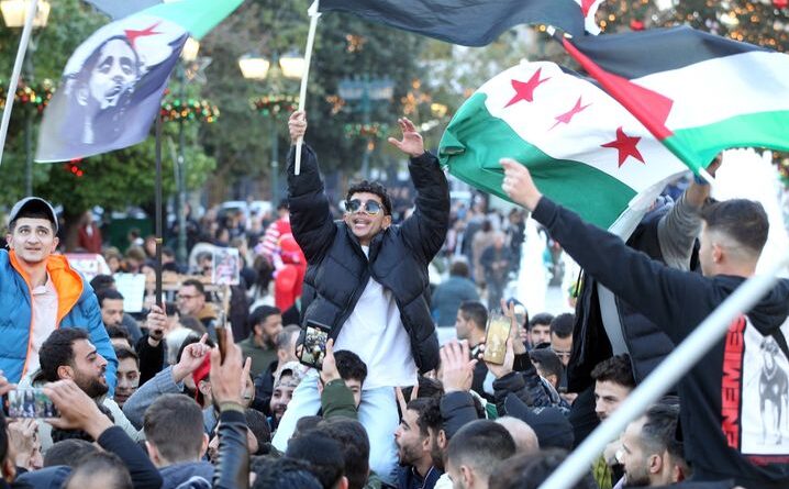 EN DIRECT Chute de Bachar al-Assad : Le drapeau de l'opposition syrienne hissé sur l'ambassade de Syrie à Moscou...