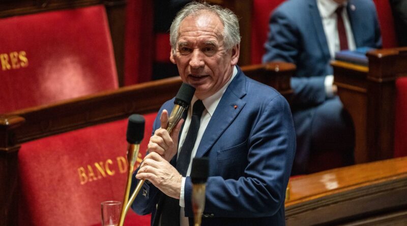 EN DIRECT François Bayrou : Déjà critiqué, Bayrou promet de ne laisser aucun défi « sans réponse »…