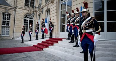 EN DIRECT Nouveau Premier ministre : Bientôt la fin du suspense avec la passation de pouvoir prévue en fin de matinée...