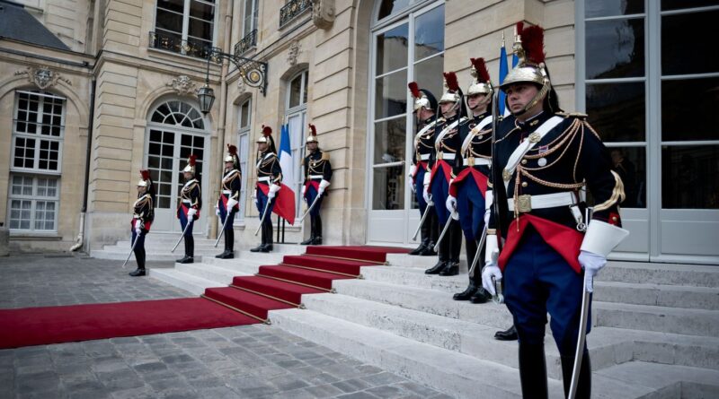 EN DIRECT Nouveau Premier ministre : Bientôt la fin du suspense avec la passation de pouvoir prévue en fin de matinée...