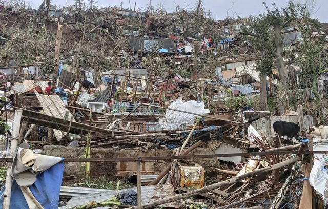 Ce paysage. de désolation montre comment les bidonvilles de Mayotte n’ont pas pu résister à la violence du cyclone Chido.