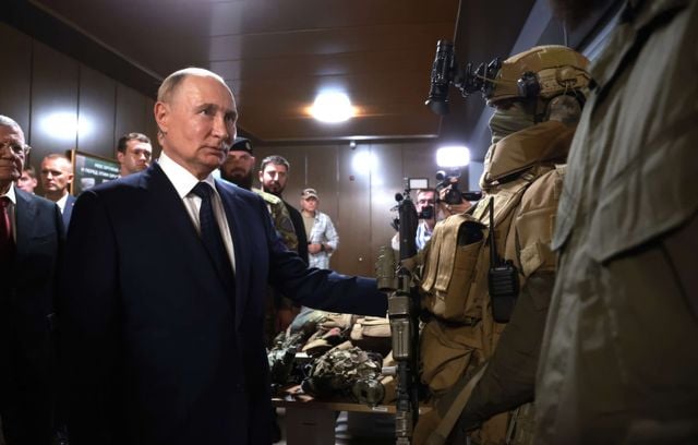 Le président de la Russie, Vladimir Poutine a lancé en septembre une contre-attaque sur la région de Koursk cédée à l’armée ukrainienne en août. Une véritable avancée pour l’Ukraine qui est menacée depuis par les frappes russes. Depuis plus de mille jours de conflit, la guerre de territoire ne cesse entre les deux pays frontaliers.