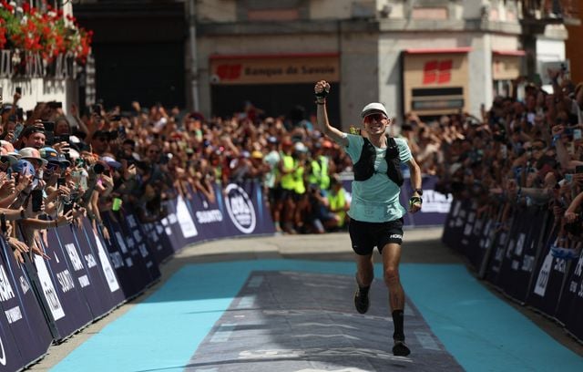 La plus grosse surprise de l’histoire de l’Ultra-Trail du Mont-Blanc (UTMB) a eu lieu le 31 août avec la victoire du coureur français Vincent Bouillard. Totalement inconnu du grand public, celui qui ne fait même pas partie d’un Team élite a bouclé la plus prestigieuse compétition d’ultra-trail (176 km et 10.000 m de D + ) en 19h54. Un temps canon et une improbable « masterclass » qui feront date sur l’UTMB.