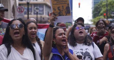 Equateur : Le ministre de la Défense promet la « transparence » dans l’affaire des adolescents disparus