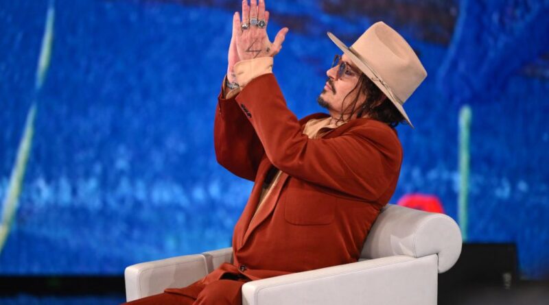 Hollywood laisse Johnny Depp tenter un retour par la petite porte