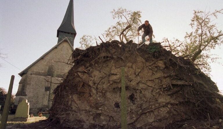 Il y a 25 ans, c’était la tempête du siècle… Retour en chiffres sur l’événement