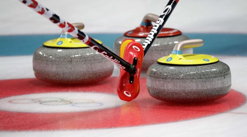 JO 2030 : Des Messins apprennent les règles du curling « avec des tutos Internet » et rêvent des Jeux dans les Alpes