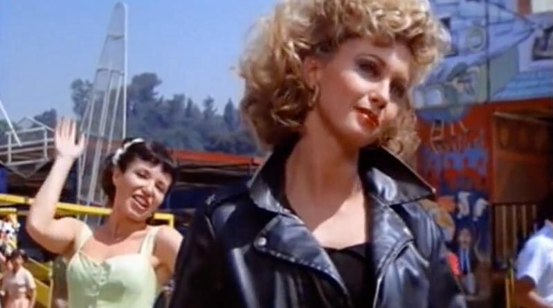 Le blouson en cuir légendaire d’Olivia Newton John dans « Grease » vendu 476.000 dollars aux enchères