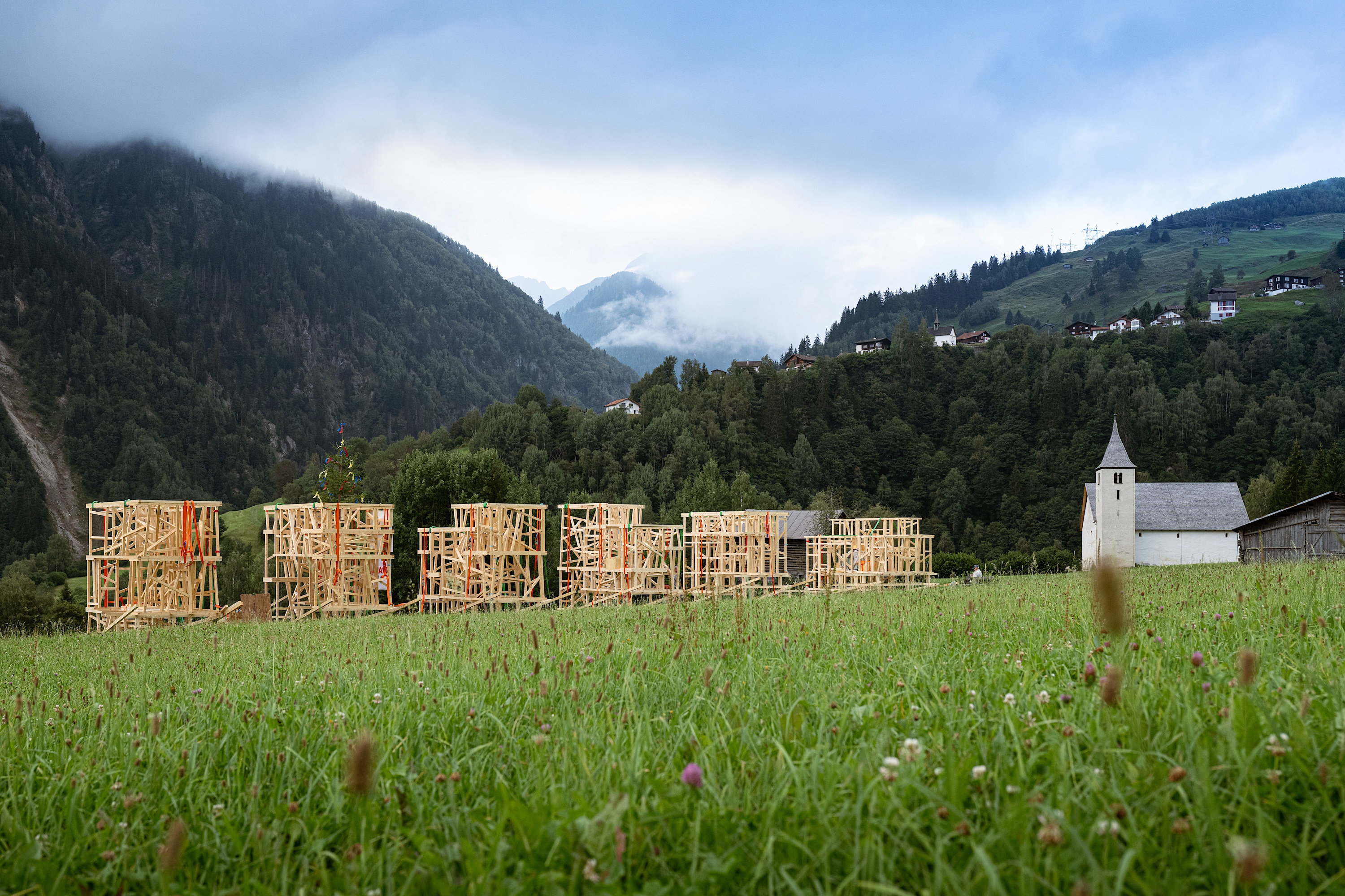 Modules pour la construction d'une tour en bois.