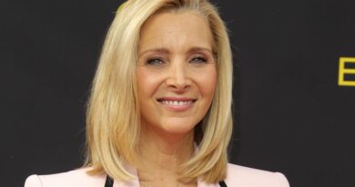 Lisa Kudrow a adoré les rares réunions de « Friends »… Jamie Foxx fait une promesse d’un goût douteux…