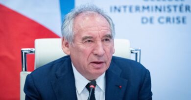 Mayotte : Bayrou promet un plan d’aide à la reconstruction après le passage du cyclone Chido