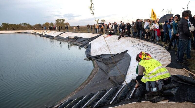 Mégabassines : La justice déclare illégales quatre retenues d’eau, dont celle de Sainte-Soline