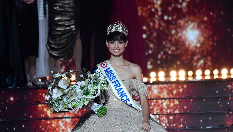 Miss France 2025 : « Symbole du patriarcat », « obsolète », « truqué »… Le concours de beauté contesté