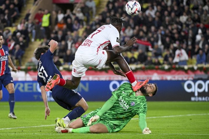 Au bout de sa course, Wilfried Singo a adressé un dangereux coup de pied dans le visage de Gianluigi Donnarumma, mercredi lors du match ASM-PSG.