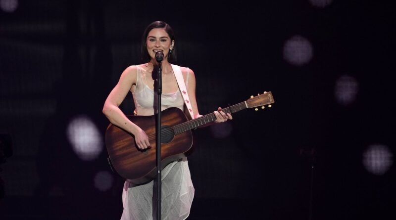 Musique : Qui est Gracie Abrams, la nouvelle sensation pop de 2024 ?