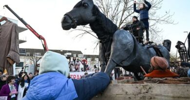 Nantes : « Vous brutalisez la région »… Plusieurs milliers de personnes réunies contre les coupes de budget