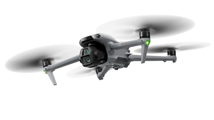 Avec le Air 3 S, DJI propose un drone grand public déjà très évolué pour la photo et la vidéo.