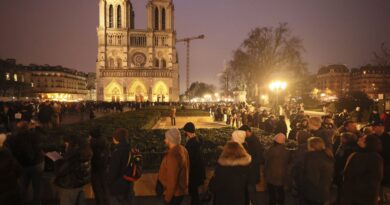 Notre-Dame : Premières messes de Noël… « un sentiment d’espoir et de joie » pour les fidèles