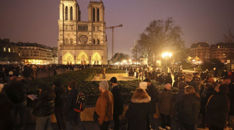 Notre-Dame : Premières messes de Noël… « un sentiment d’espoir et de joie » pour les fidèles