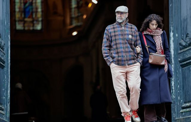 Le couple Éric Cantona et Rachida Brakni aux obsèques de Niels Arestrup.