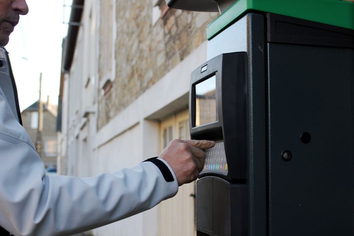 A Rennes, 500.000 euros est investi chaque année pour l'installation de nouveaux horodateurs et l'aménagement du stationnement payant. 