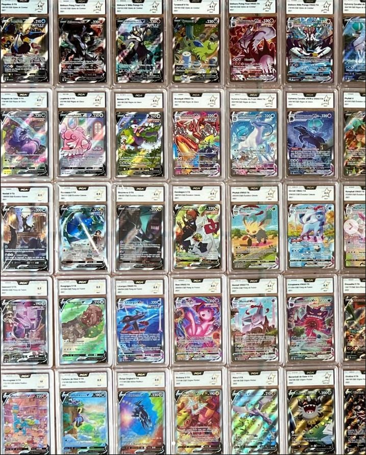 L'entreprise de Théo, Collectoyzz, réalise de l'achat-revente de cartes Pokémon.