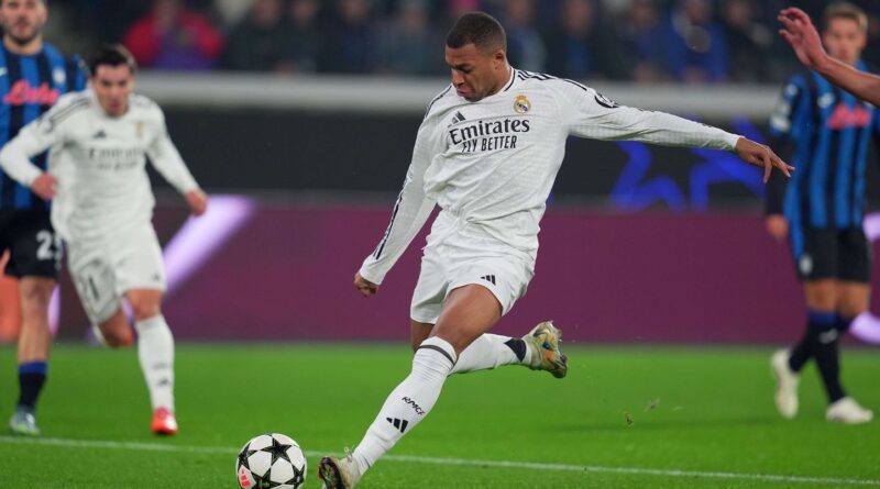 Real Madrid : Kylian Mbappé marque encore mais est poursuivi par la guigne, blessé et remplacé avant la mi-temps