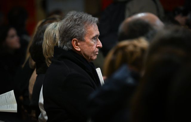 Bernard Arnault, le PDG de LVMH, avait aussi son carton d’invitation.