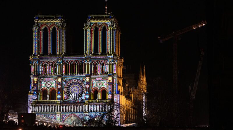 Réouverture de Notre-Dame : Pharrell Williams, Clara Luciani et Garou ont chanté pour le plaisir des passants