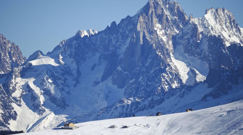 Savoie : Deux adolescents skiant hors piste blessés dans une avalanche