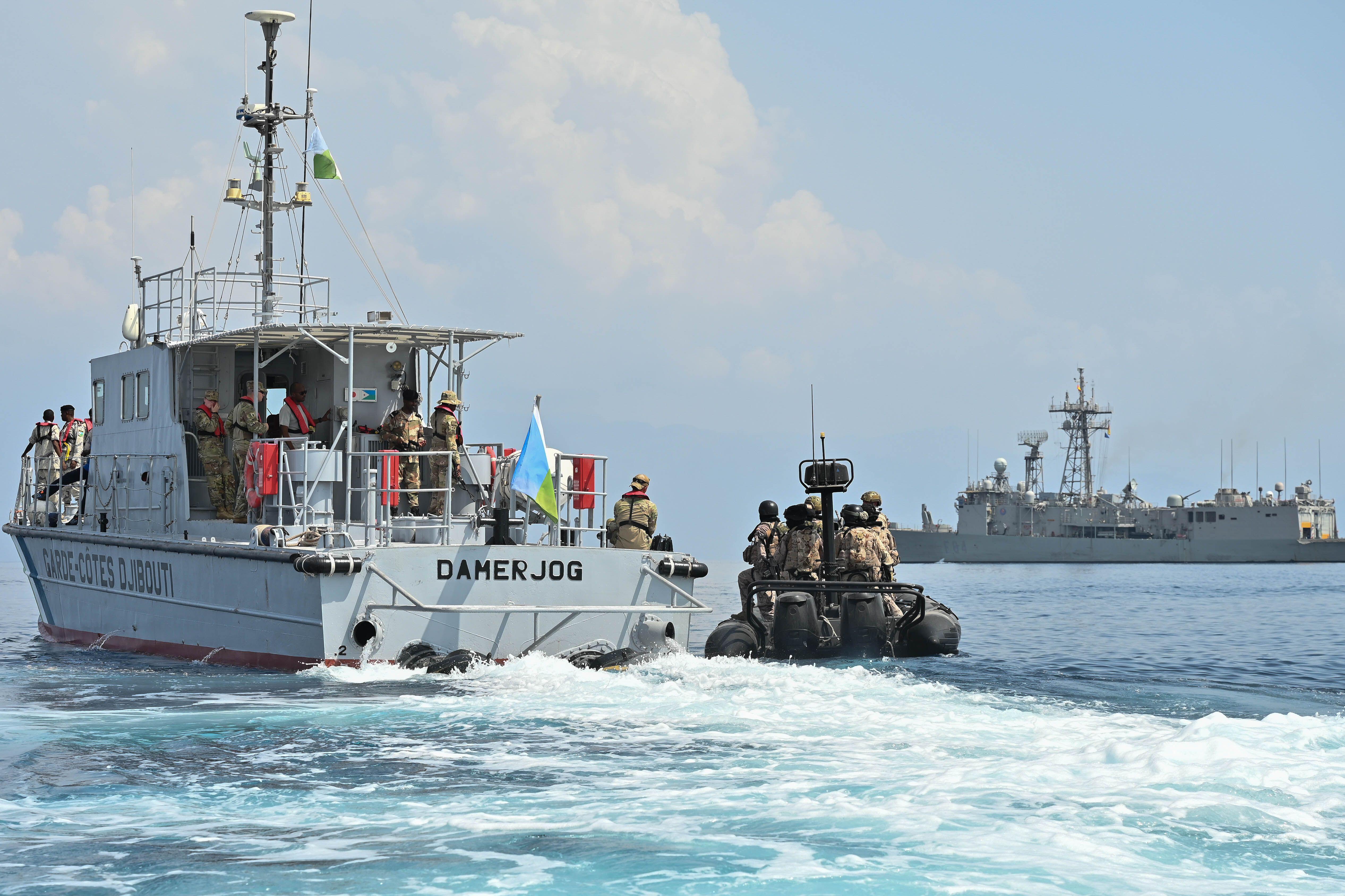 Les eaux au large de Djibouti sont un carrefour maritime. Leur surveillance est donc internationale. Ici des membres de la marine espagnole lors d'un exercice avec les autorités djiboutiennes.