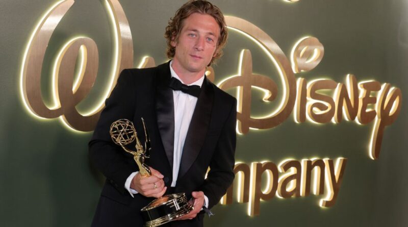 « Star Wars » : Jeremy Allen White prêtera sa voix au fils de Jabba le Hutt dans « The Mandalorian & Grogu »