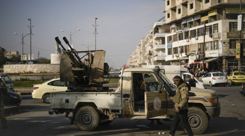 Syrie : Entre affrontements armés et manifestations, HTS mène sa « fragile » transition